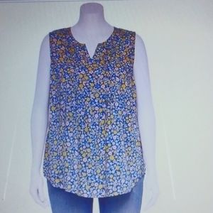 Croft & Barrow Large Sleeveless Split neck Shirt